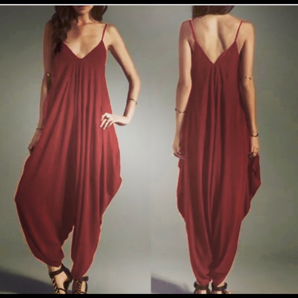 Pants - MAKE AN OFFER‼️Brand New Polyester Jumpsuit